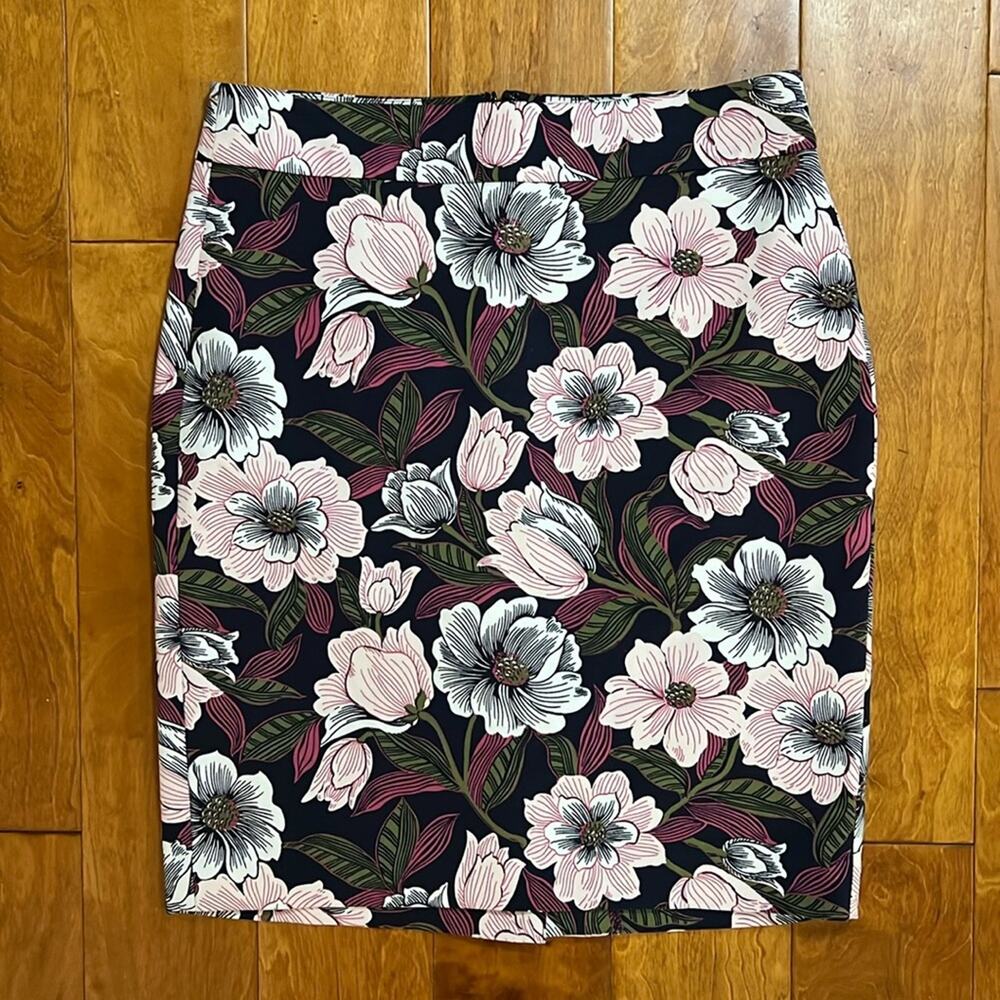 Copied - Ann Taylor Factory Navy Floral Pencil Knee-Length Skirt Size 6 Office